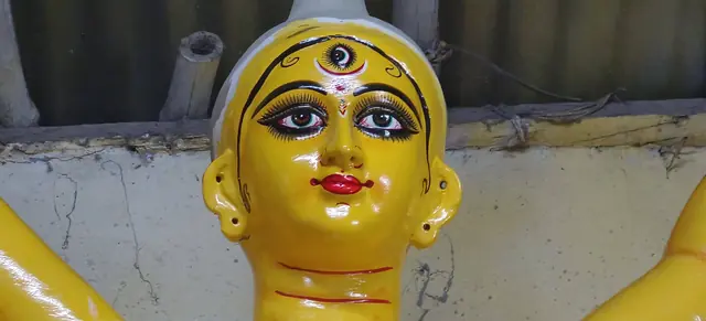 The face of Ma Durga takes shape in the workshop