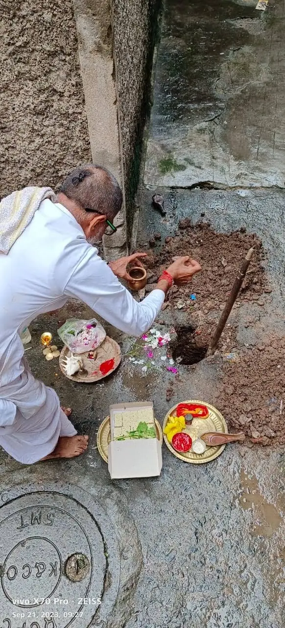 The priest performs the khuti puja